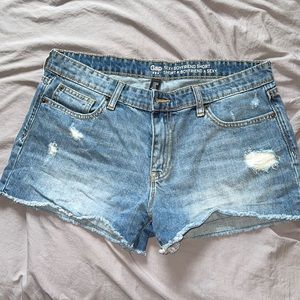 Gap sexy boyfriend shorts light wash distressed size 12/31
